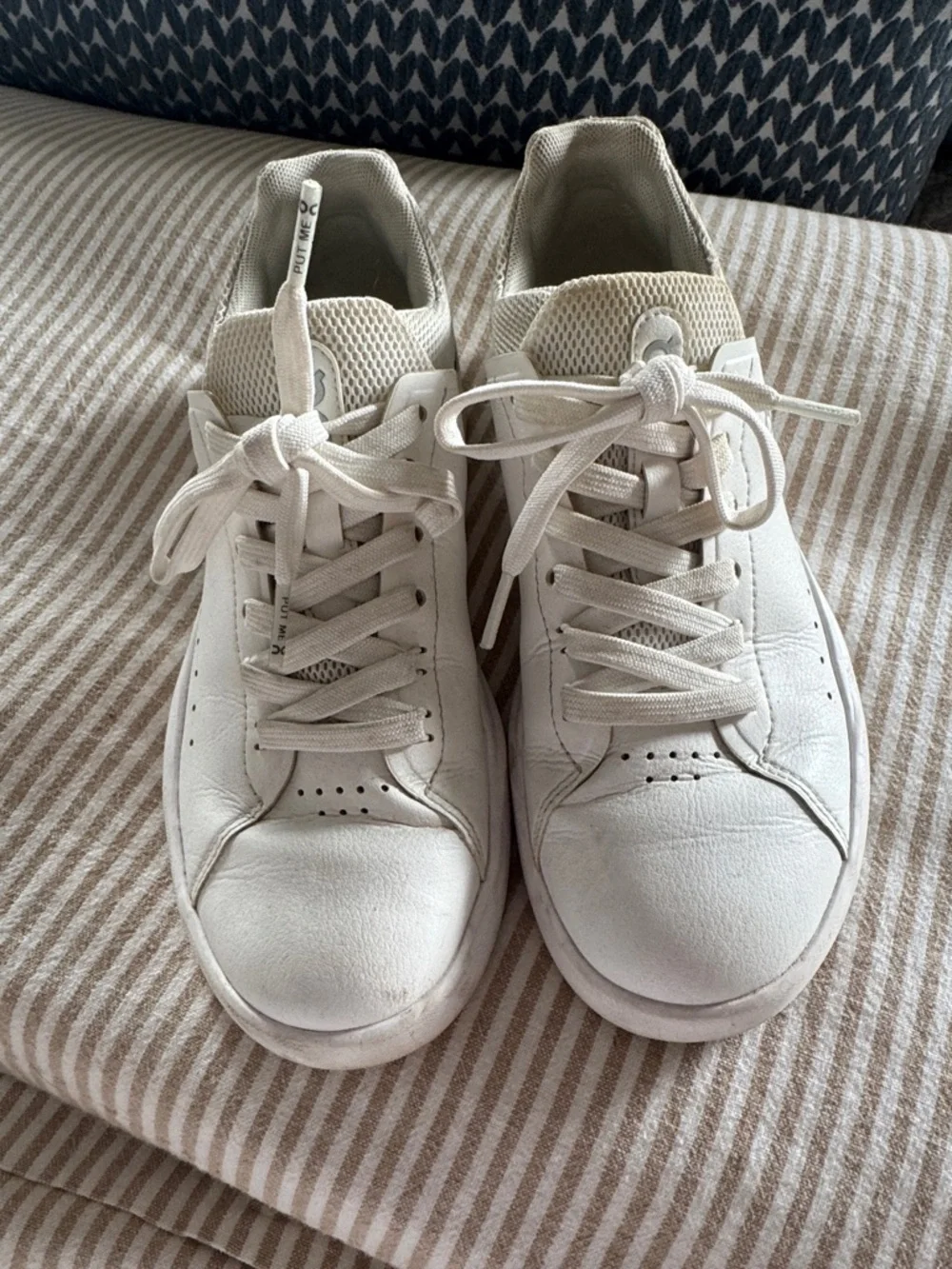 On Cloud Roger Leather Sneakers